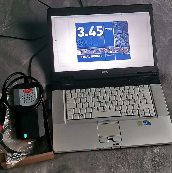 Laptop Fujitsu H Series cu interfață și program instalat DelphiDS150e