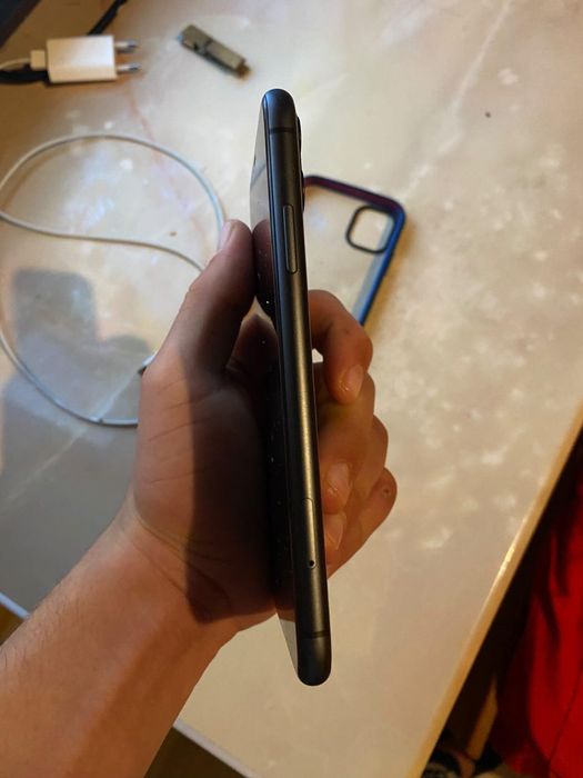 Vând sau schimb iPhone 11