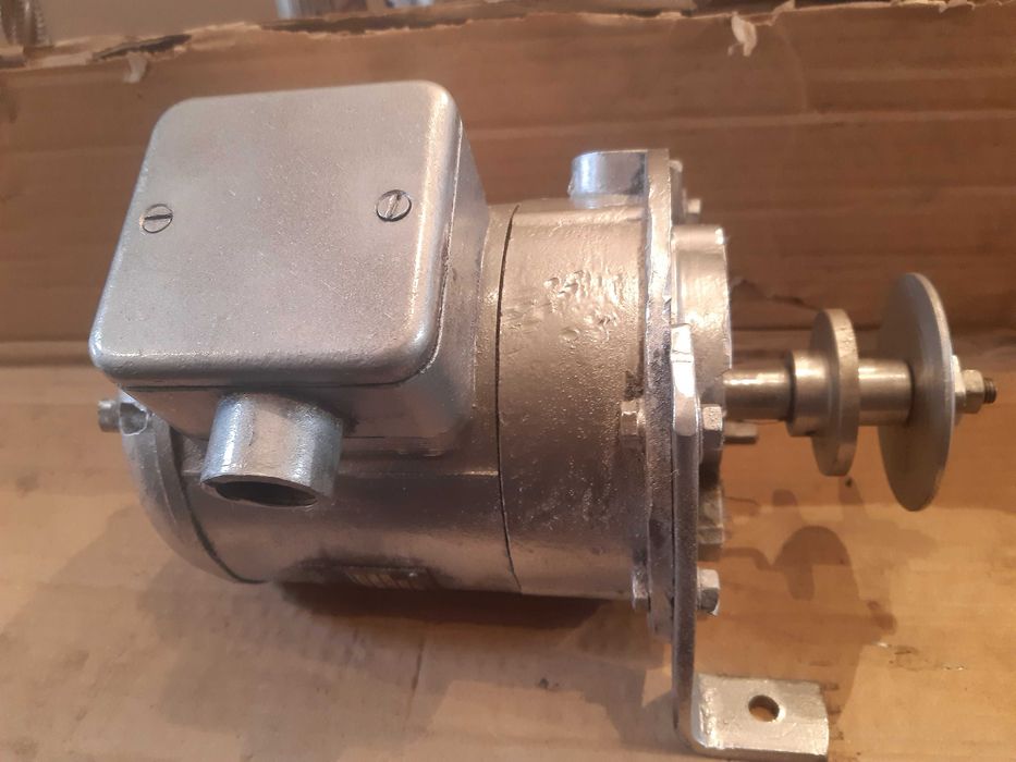 Продавам трифазни електродвигатели