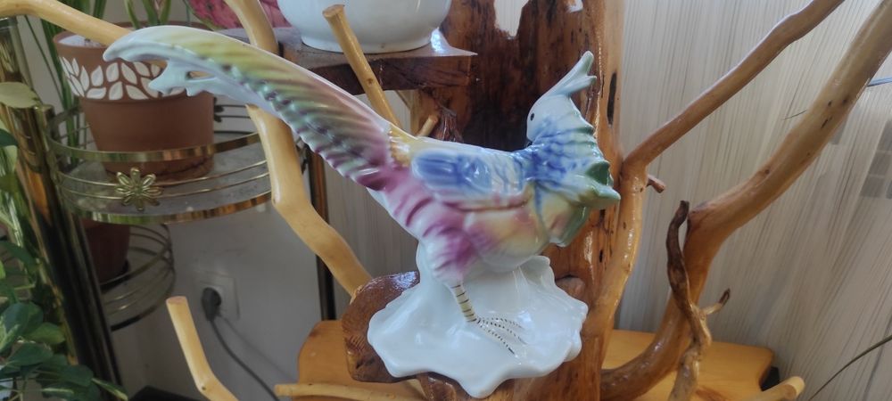 Българска порцеланова статуетка