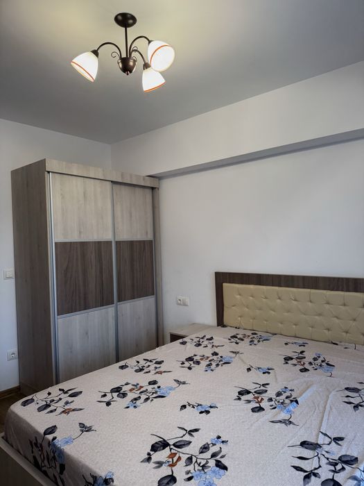 Închiriez apartament