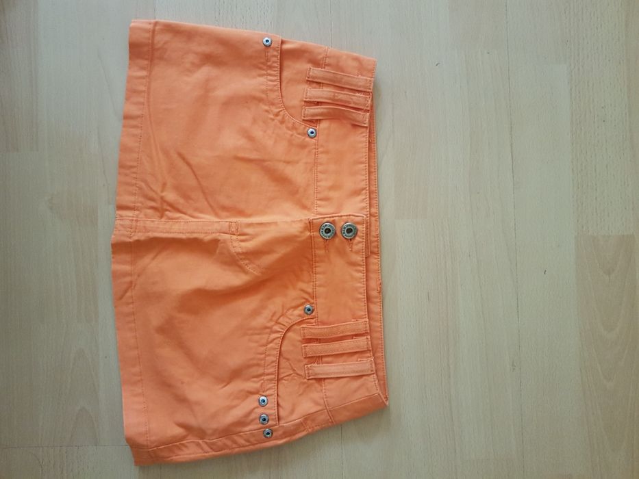 Дънкови, кожени поли и панталонче за момиченца