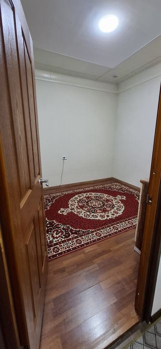 Квартира бор. Катта йул юзида.