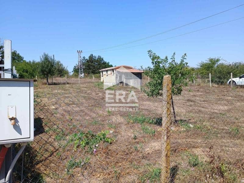 Само в ЕРА Визия! Урегулиран поземлен имот с постройка във вилната зон