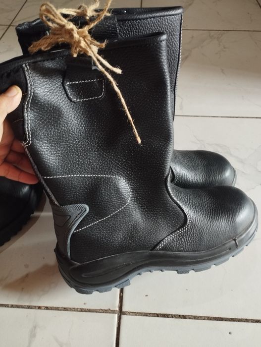 Етиктер сатылады