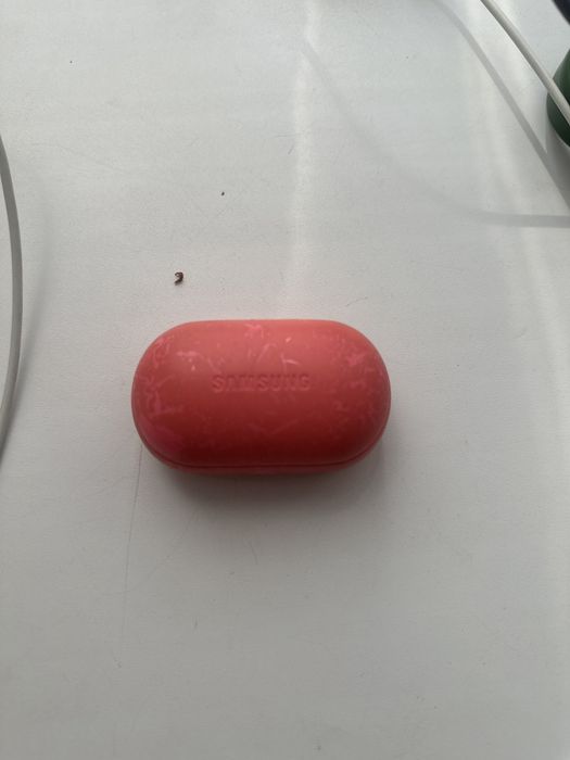 Продам наушники самсунг gear iconX