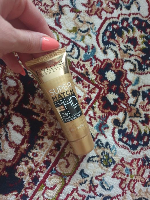 Продам тональный крем евелин