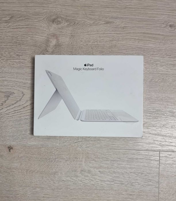 Husa cu tastatura Apple Magic Keyboard Folio iPad (gen.10) si Logitech
