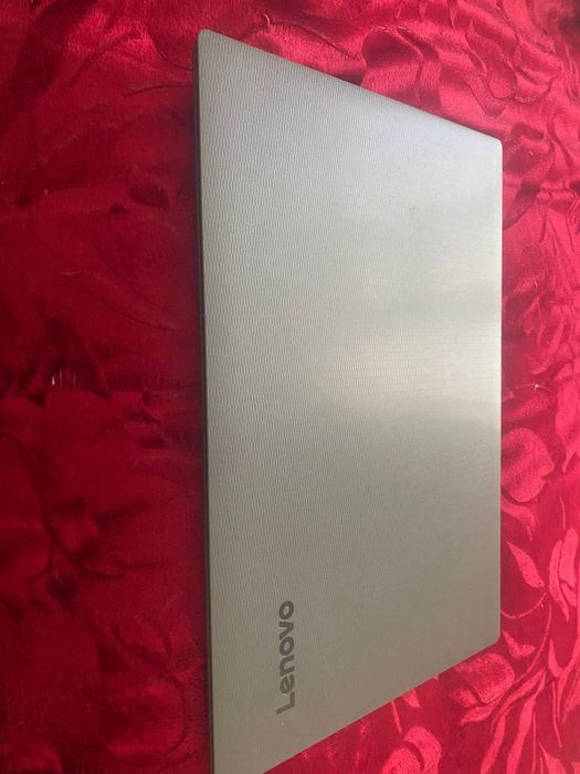 Noutbuk lenovo.