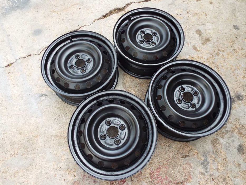 Vand 4 jante tabla pe 15" pentru toyota yaris,corola,aygo,hyundai i20 pret  600ron toate4