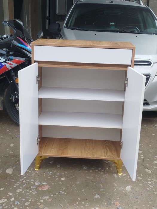 Oyoq kiyim javoni prixojka uchun