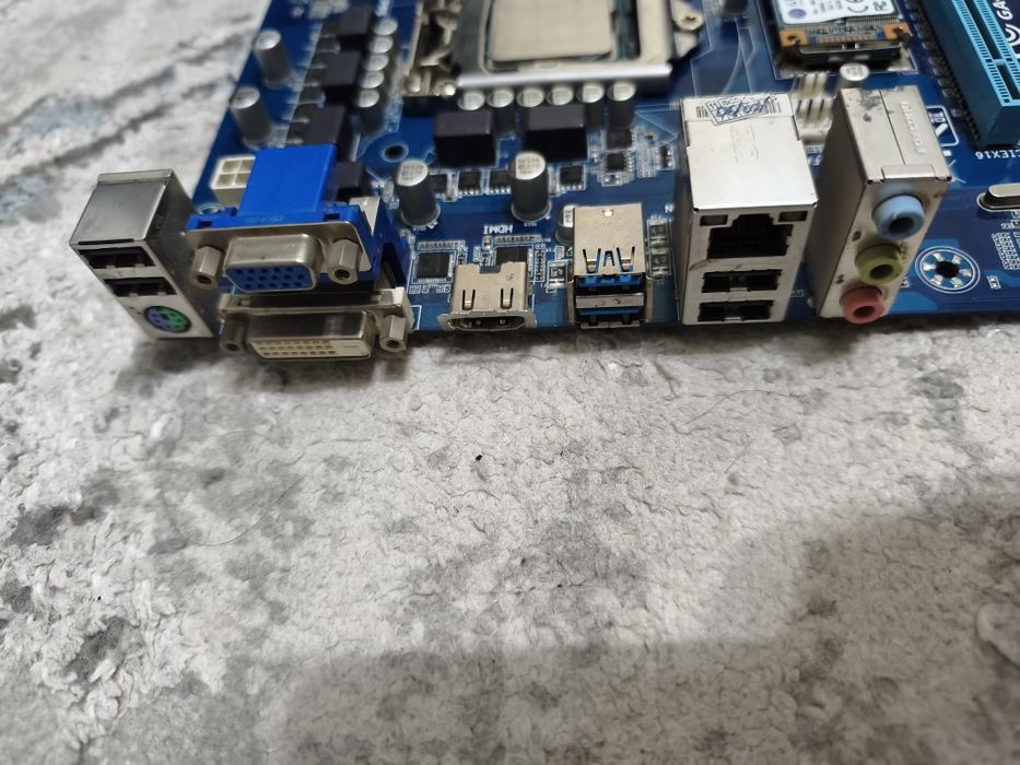 Gigabyte H77+Core i5+SSD