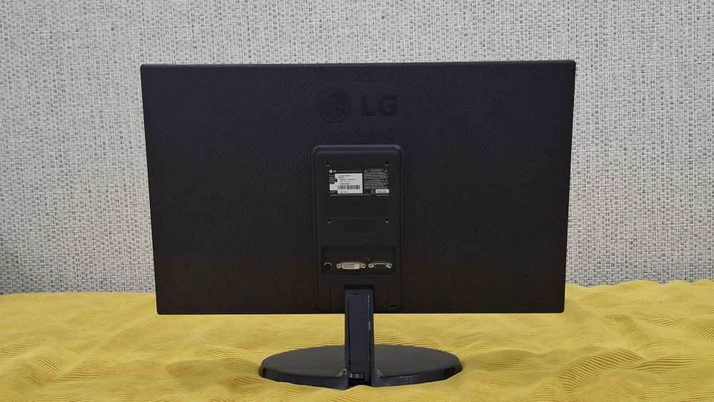Монитор LG 23EA53TA