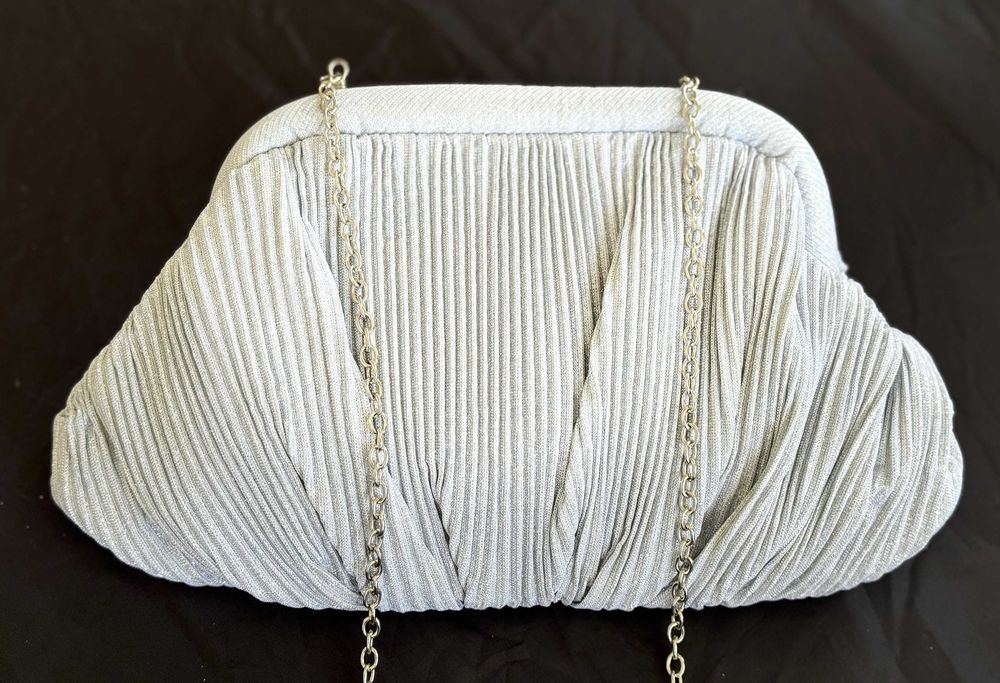 Дамска официална малка чанта клъч True Decadence в сребристо, Нова