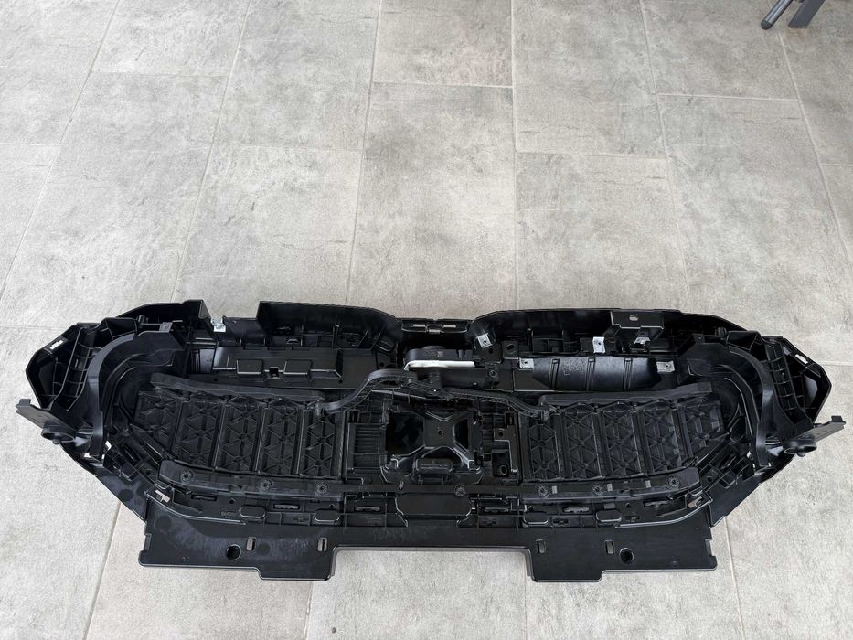 Grila Activa iluminata BMW G60 Iconig Glow completa cu hota si clapete