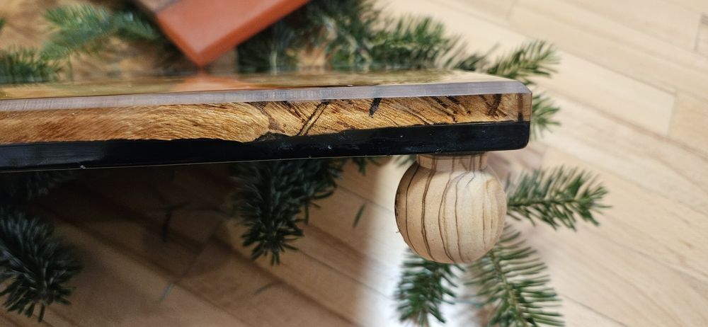 Табла от орех и епоксидна смола (20х30 см)