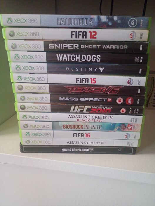 Vând jocuri de Xbox360