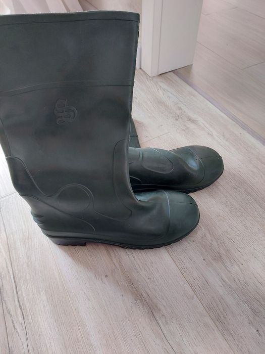 Резиновые сапоги