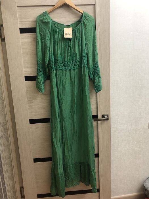 Продается женское платье