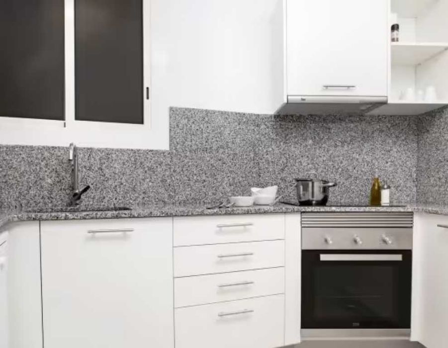 Дава се под наем Тристаен апартамент в Пловдив, Център - 74 кв.м за 188.7 € - Снимка #1