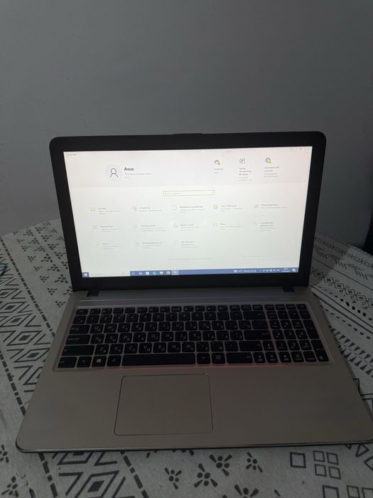 Ноутбук ASUS в хорошем состоянии