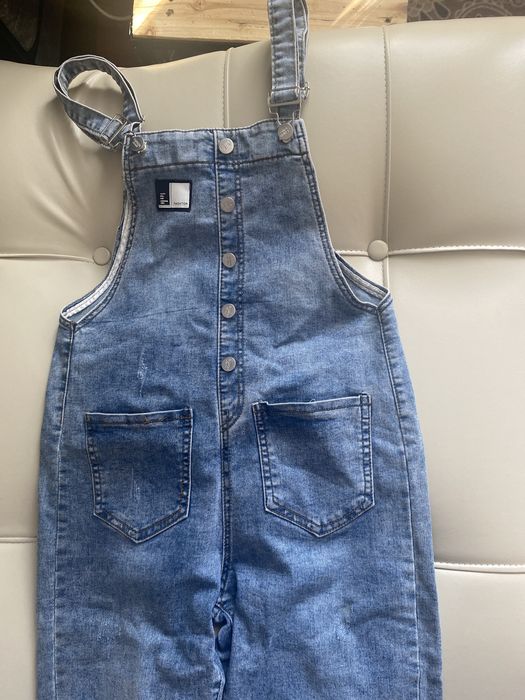 Продам на девочку комбинезон джинсовый