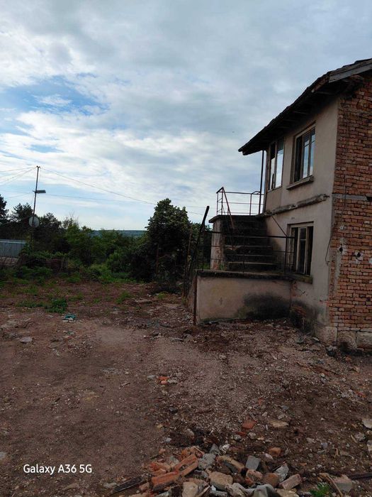 370-Продава се двуетажна масивна вила в местността "Обзор"