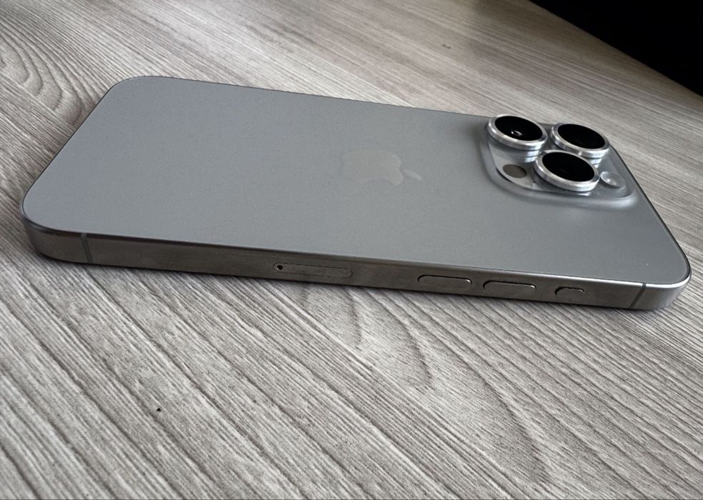 Iphone 15 pro Natural Titanium