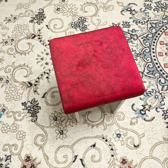 Табуретки новые продам