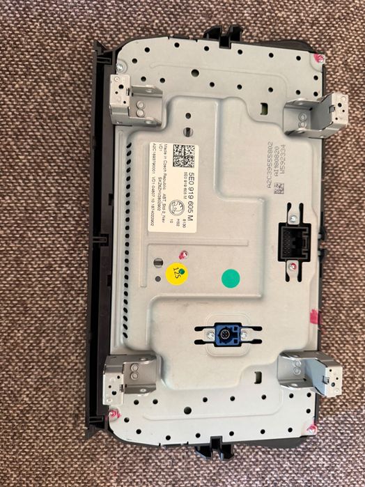 Продавам дисплей за Шкода Октавия 3