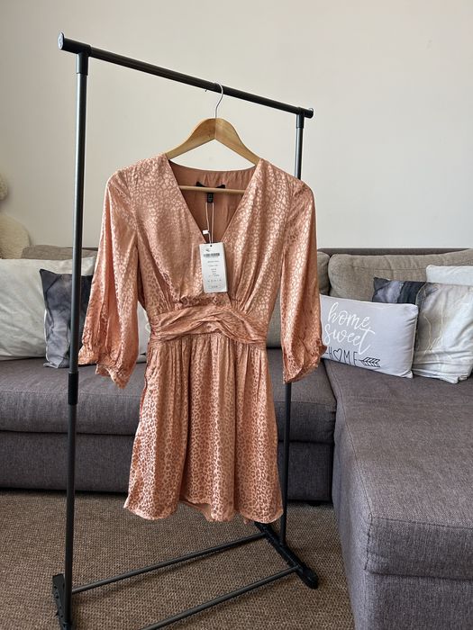 Рокли с етикети или обличани веднъж