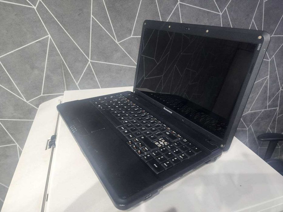 Ноутбук Lenovo G550 на запчасти Экран разбит