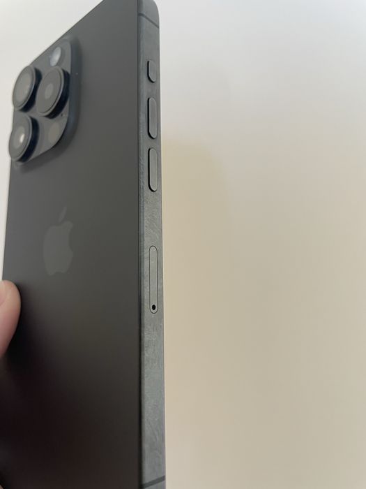 iPhone 15pro 88/256 qora