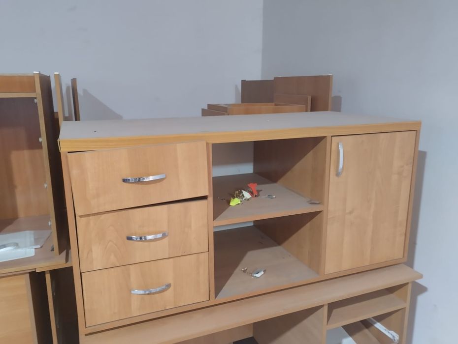 Продам офисные стулья и столы