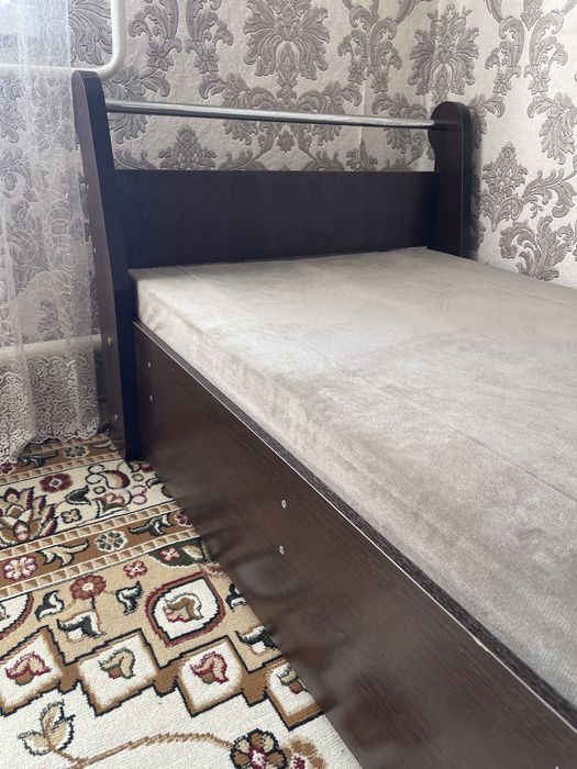 Продам Кровать почти новый