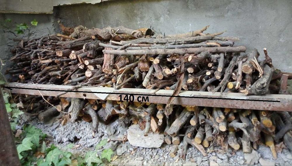 Дрова сухие фруктовые (немного, на 1-2 готовки)