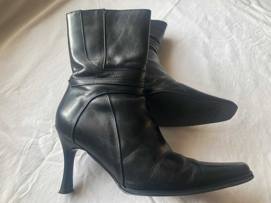 Botine din piele cu toc, marimea 34