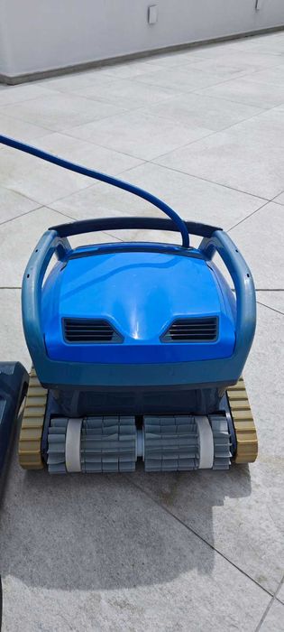 Прахосмукачка робот за басейни Dolphin M600