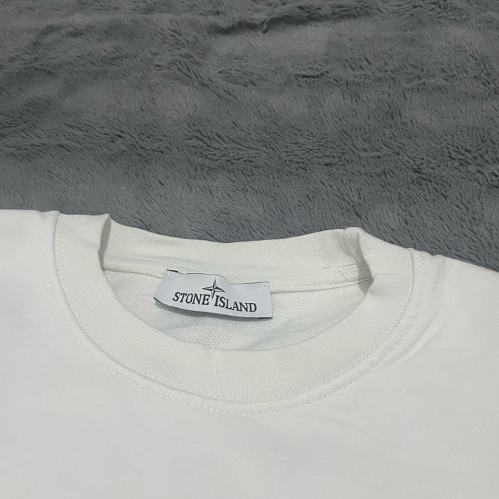 Bluza Stone Island Albă – Mărimea L – Stil Premium & Confort