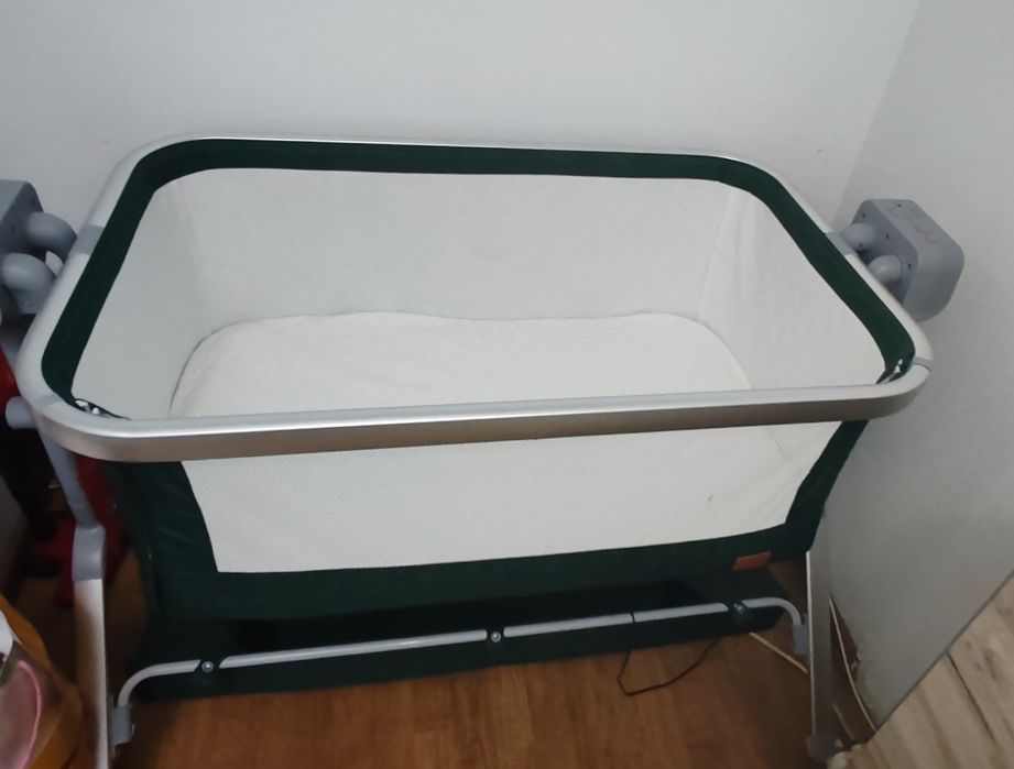 Vând pătuț folosit 2-3 zile . Multifuncțional, cu leagăn electric