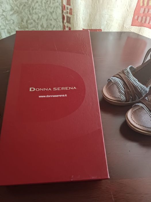 Продам босоножки новые