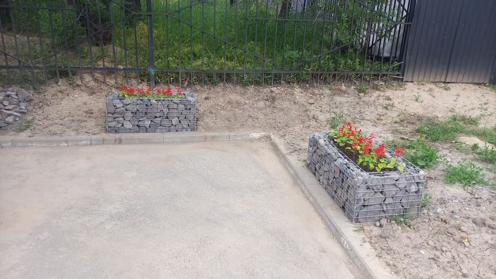 Клумбы Вазоны Скамейки