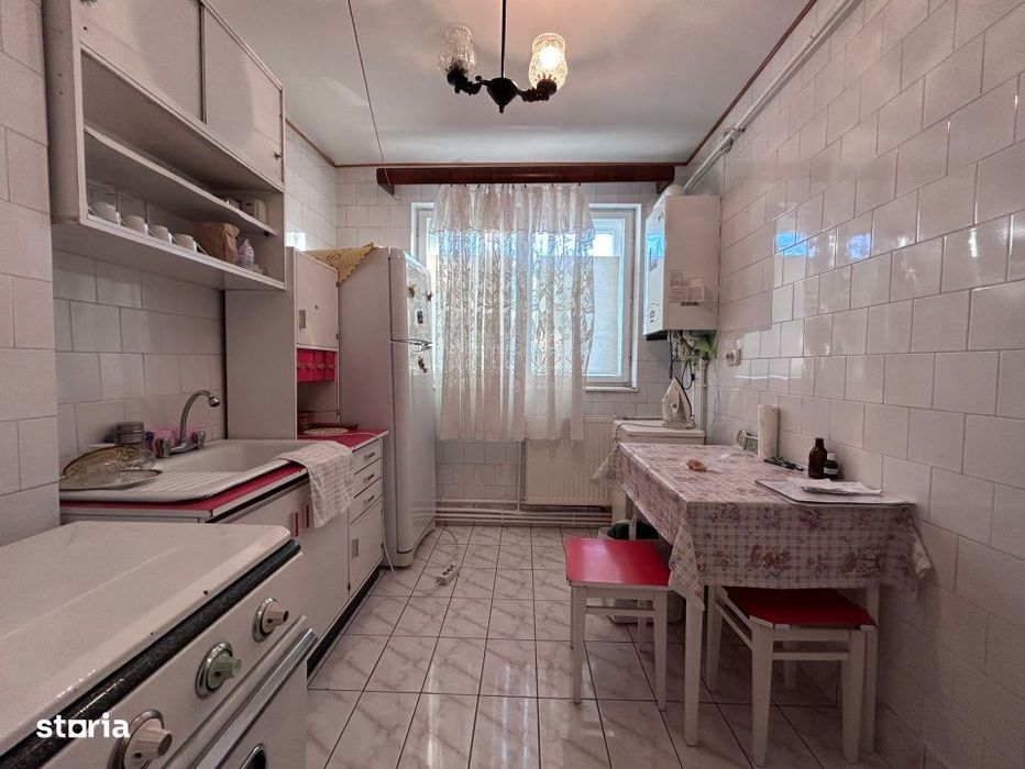 - Etaj 1 - Apartament 2 camere Calea Galati, confort 1 semidecomandat