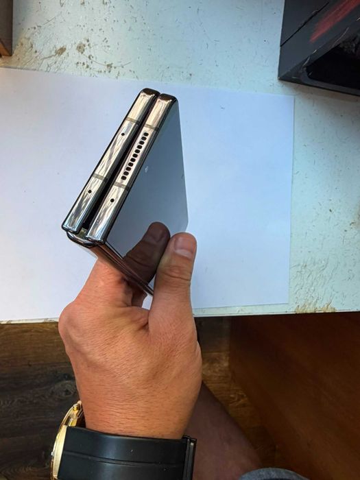 Samsung Galaxy Z Fold 4   -  512GB de stocare, evaluat la 9.2/10 pentru aspectul sau