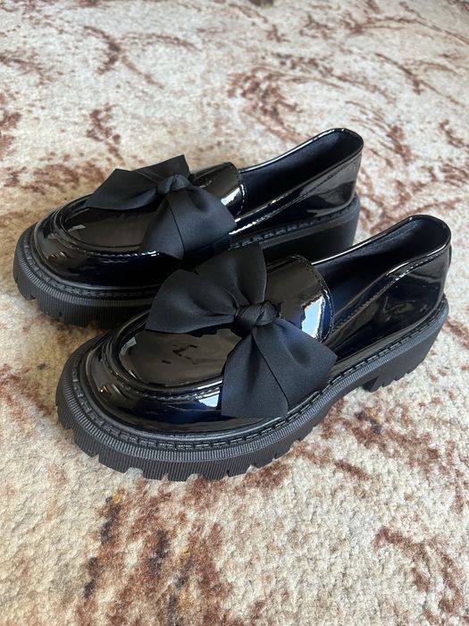 Обувки с панделки