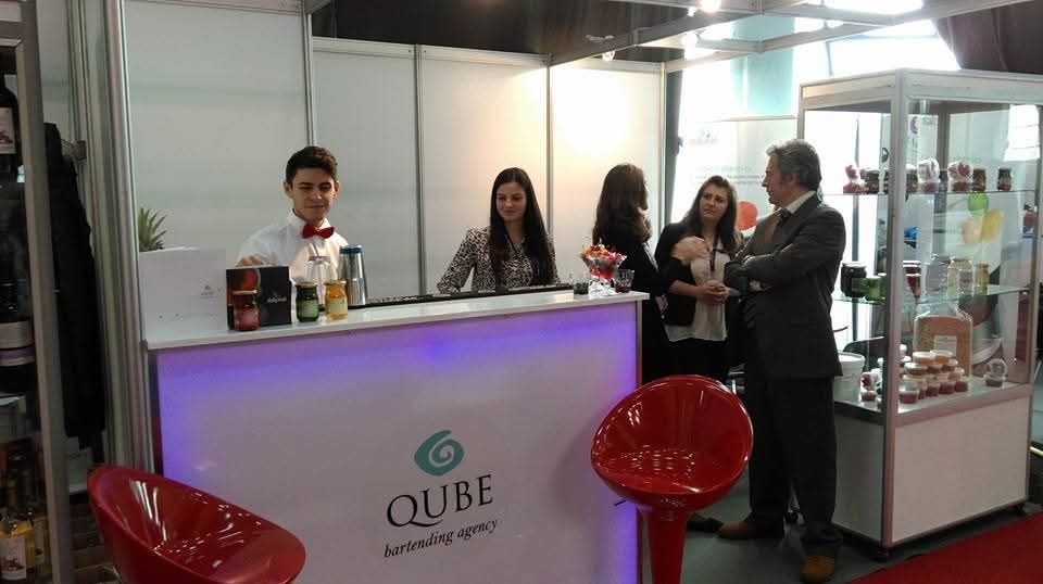 Inchiriez Bar Mobil pentru  evenimente, elegant, pliabil si usor de manipulat