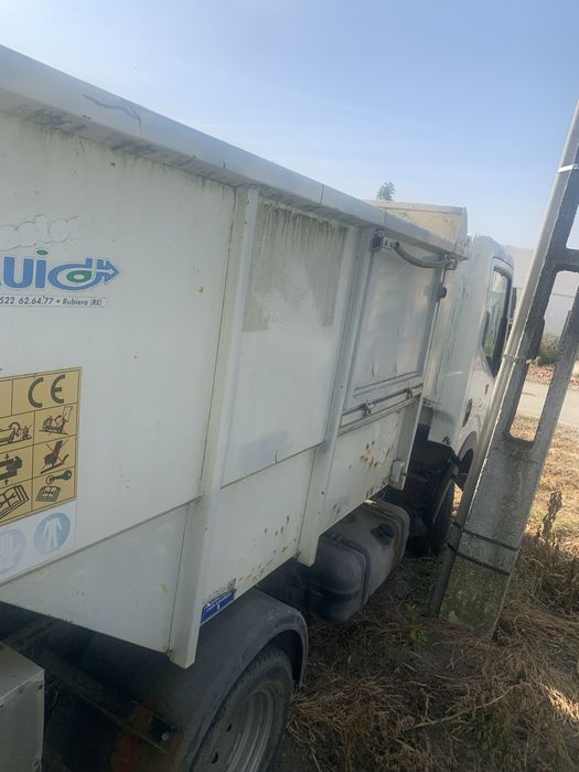 Autogunoiera Nisan Capstra 2011