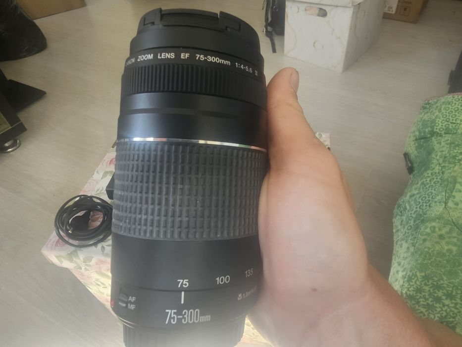 Camera DSLR Canon eos 2000D