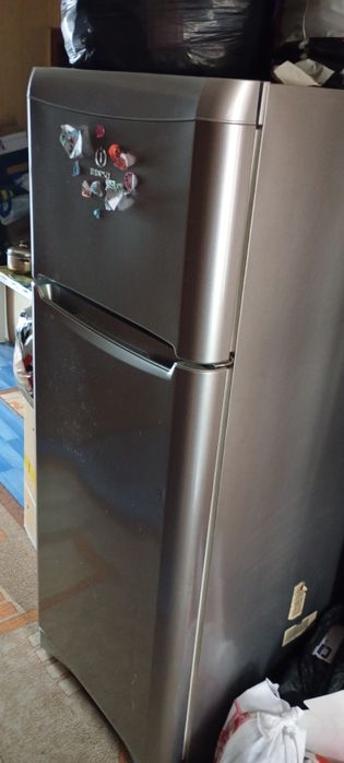 Хладилник indesit с горна камера