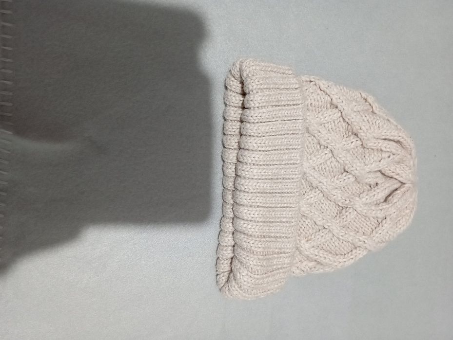 Căciulă dama bej tricotată